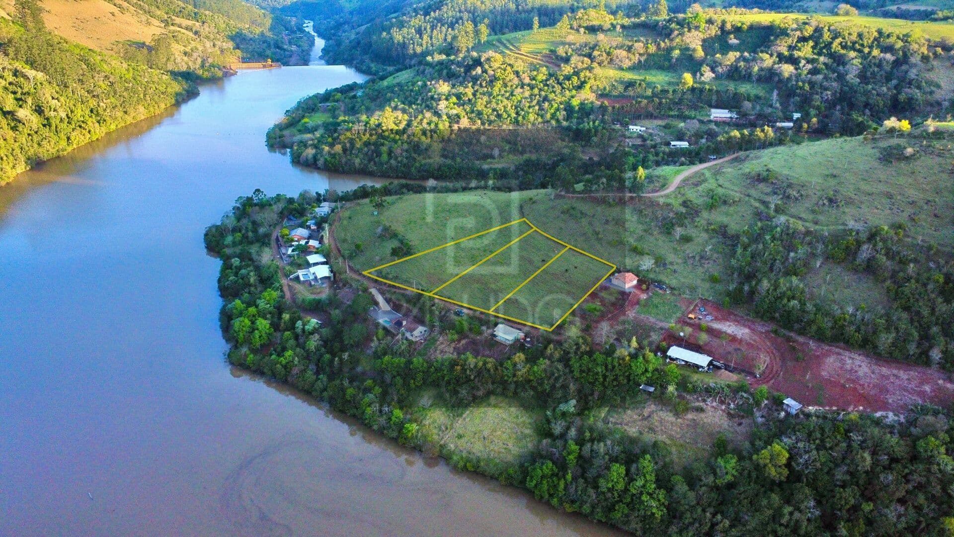 Á beira do rio, chácaras