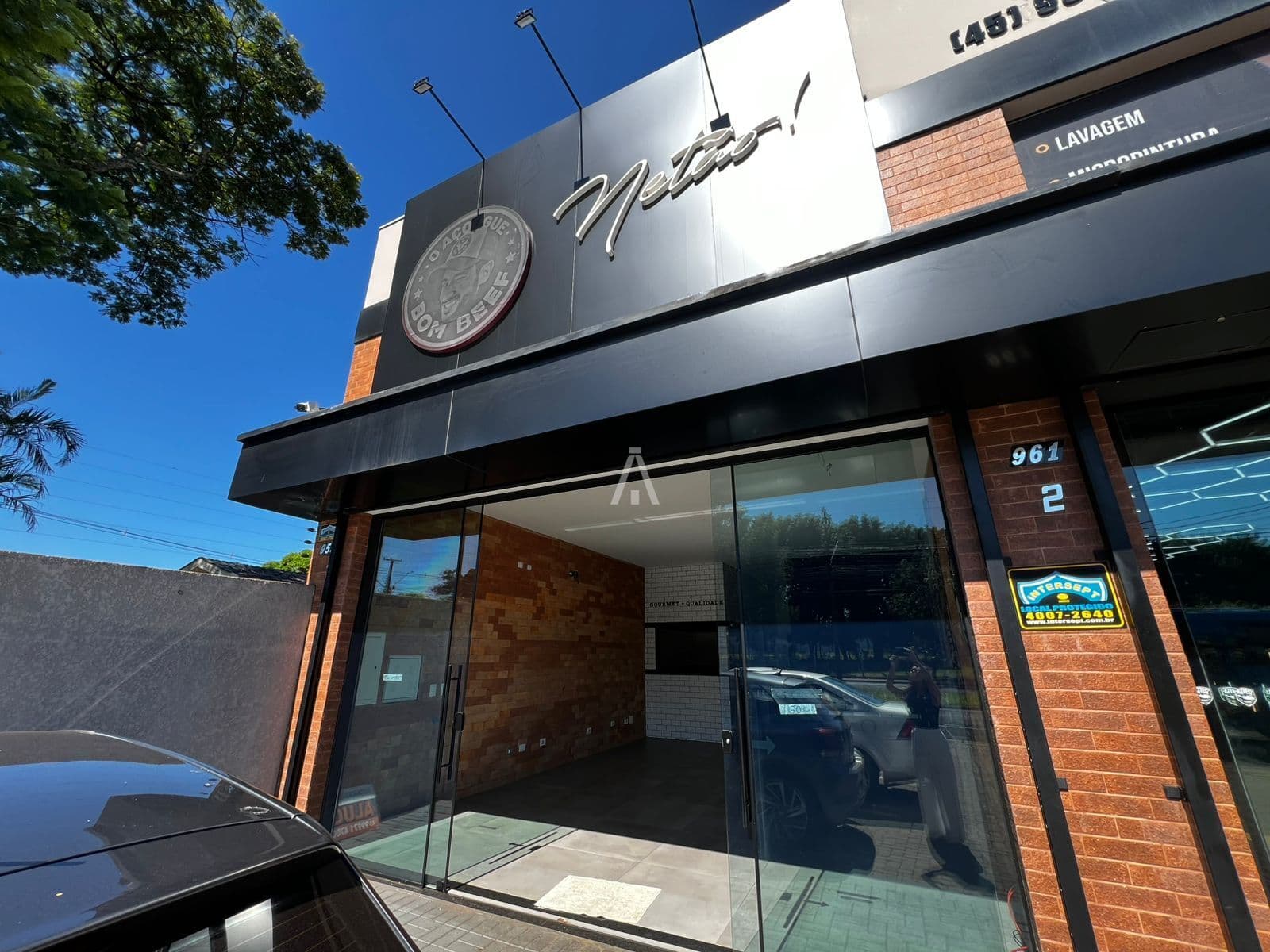 Sala comercial para locação na Av. Garibaldi, em localização estratégica próxima ao Charrua