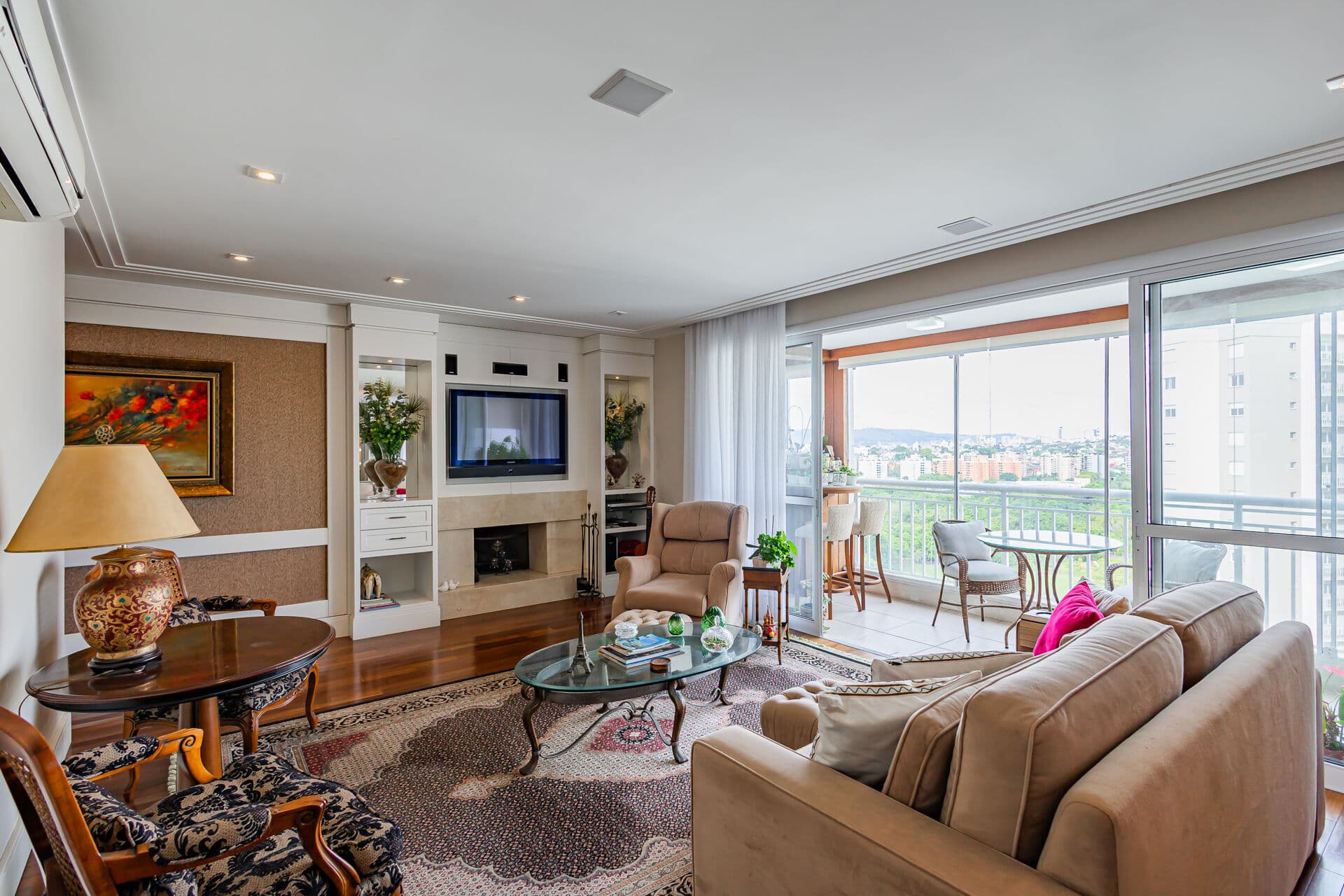 Apartamento 3 suítes em andar alto com vista para Parque Germânia.