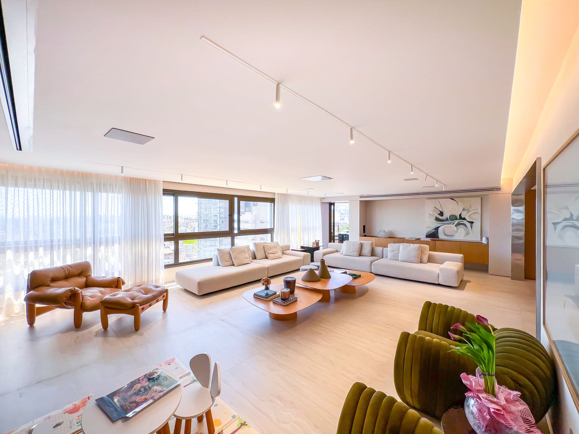 Apartamento 3 Suítes no Mont Serrat: Andar Alto com Vista Pôr do Sol