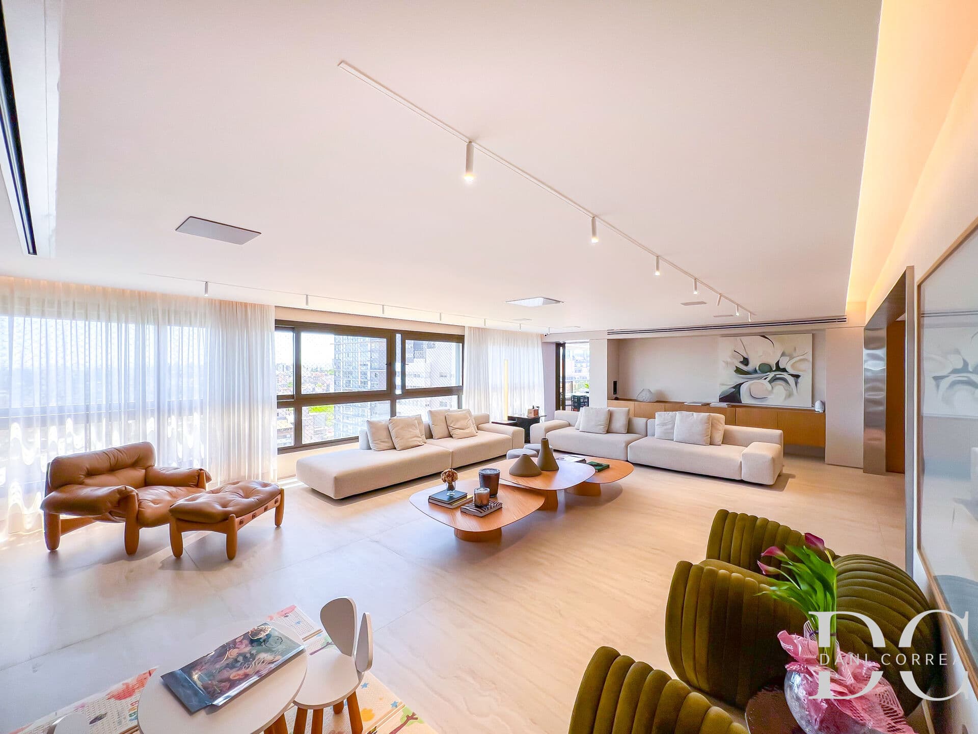 Apartamento 3 Suítes no Mont Serrat: Andar Alto com Vista Pôr do Sol