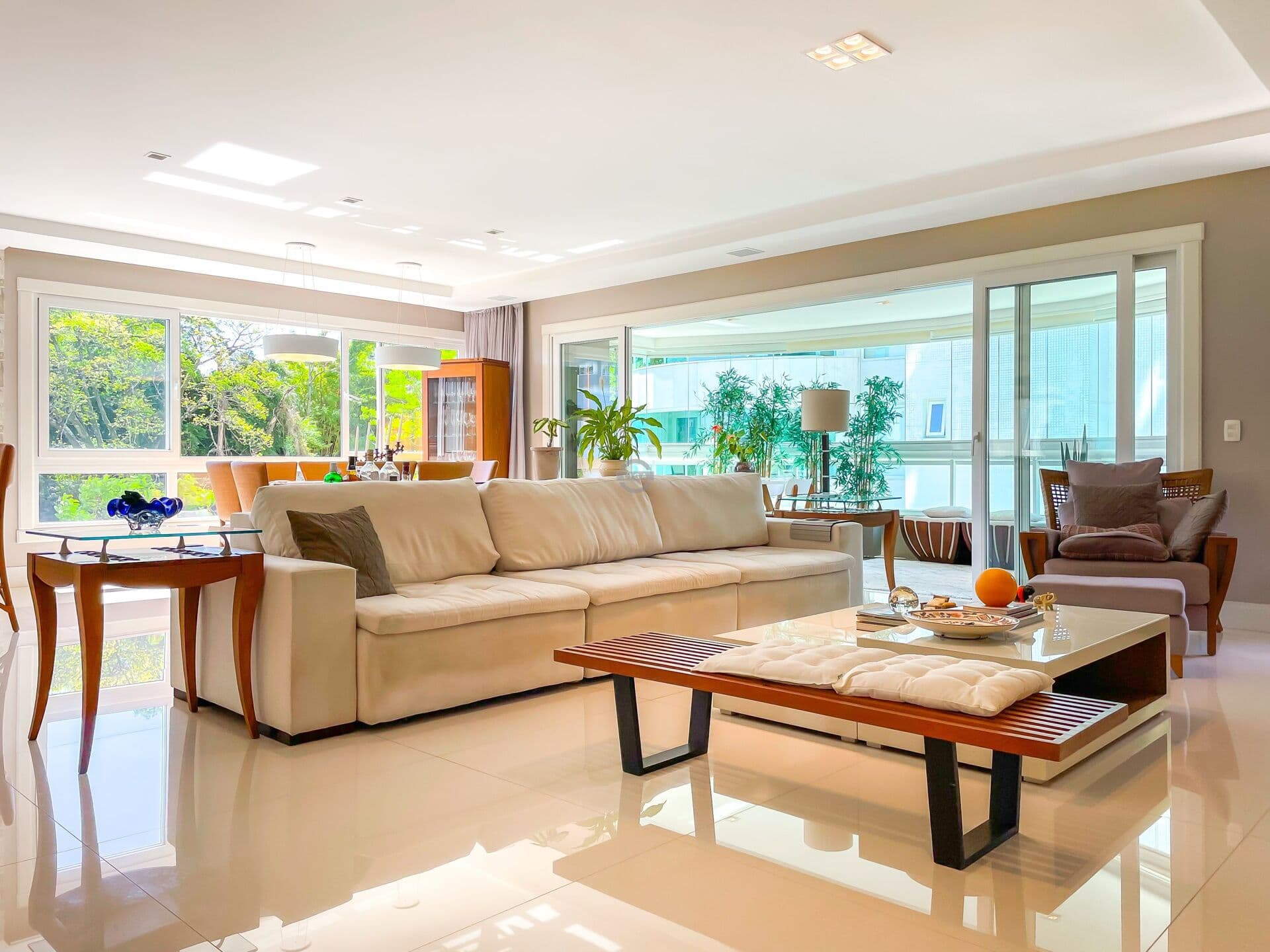 Apartamento 3 suítes com infra de lazer de Resort
