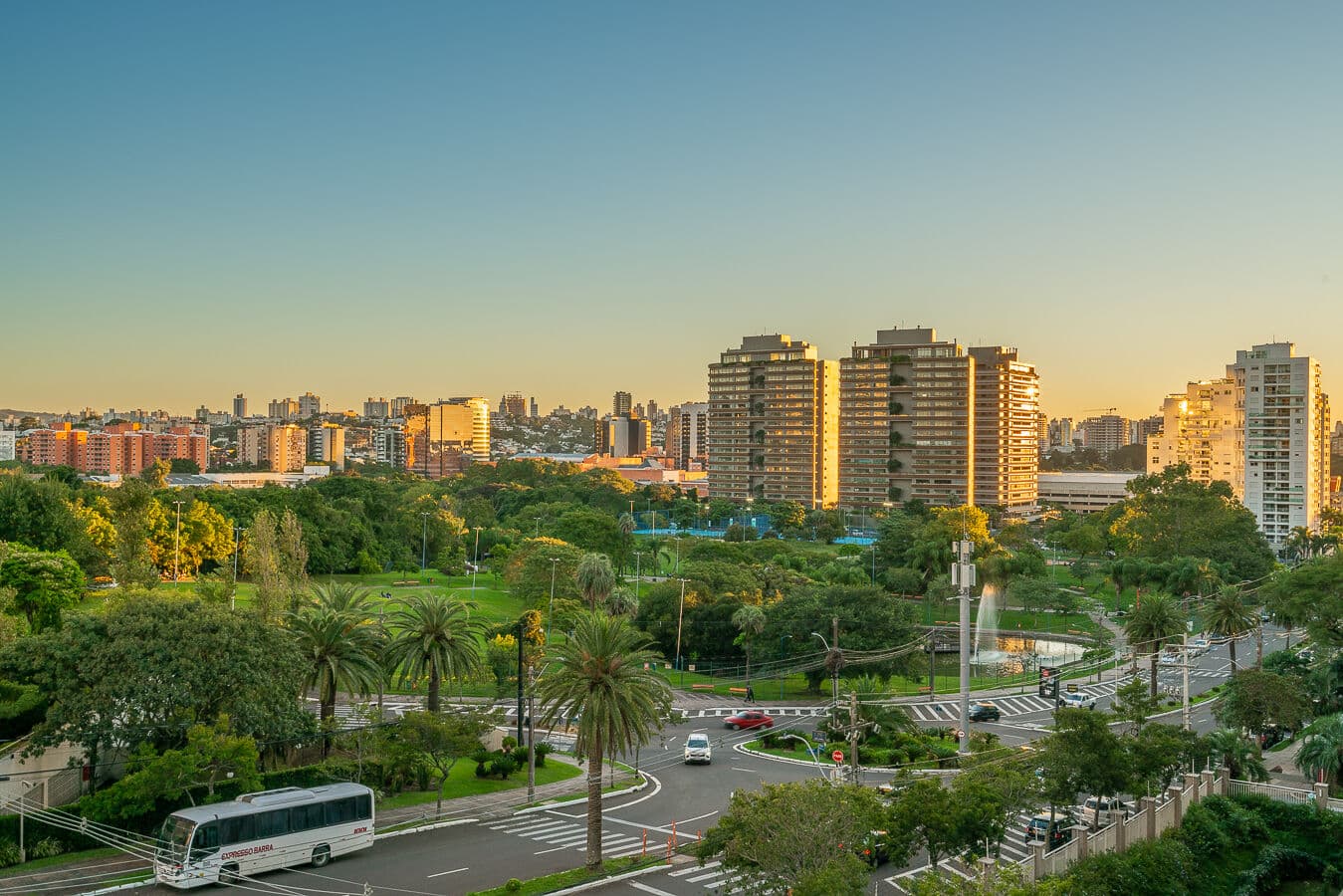 Apartamento 3 suítes com vista livre para o Parque Germânia