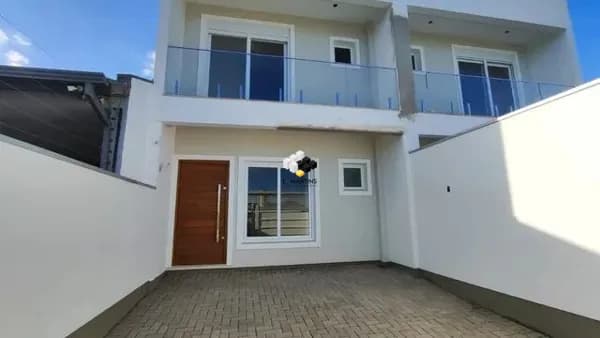 Sobrado à Venda em Canoas com 3 quartos, 2 banheiros, 1 vaga e 150m²