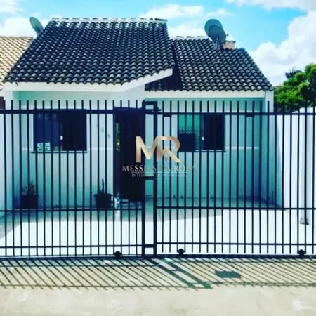Casa em Ponta Grossa - Nova Rússia