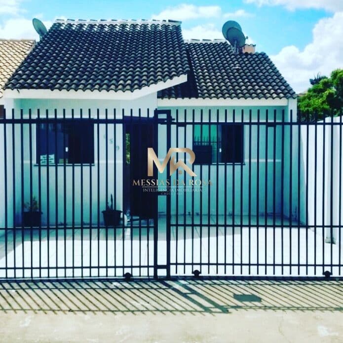 Casa em Ponta Grossa - Nova Rússia