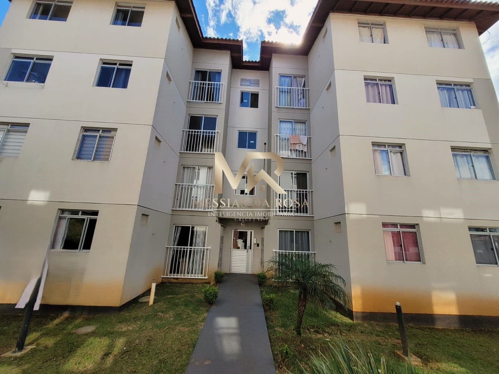 Apartamento no Condomínio Vida Nova I, no Bairro de Uvaranas.
