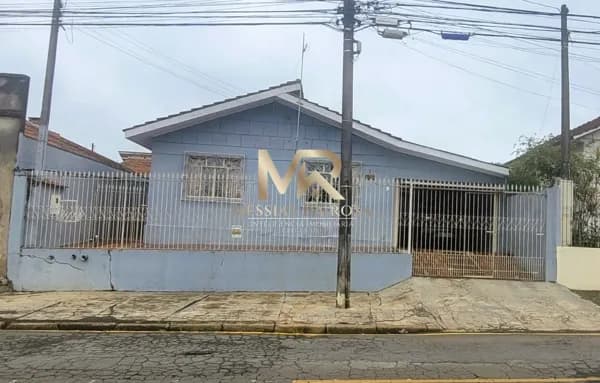 Casa em Ponta Grossa - Nova Rússia
