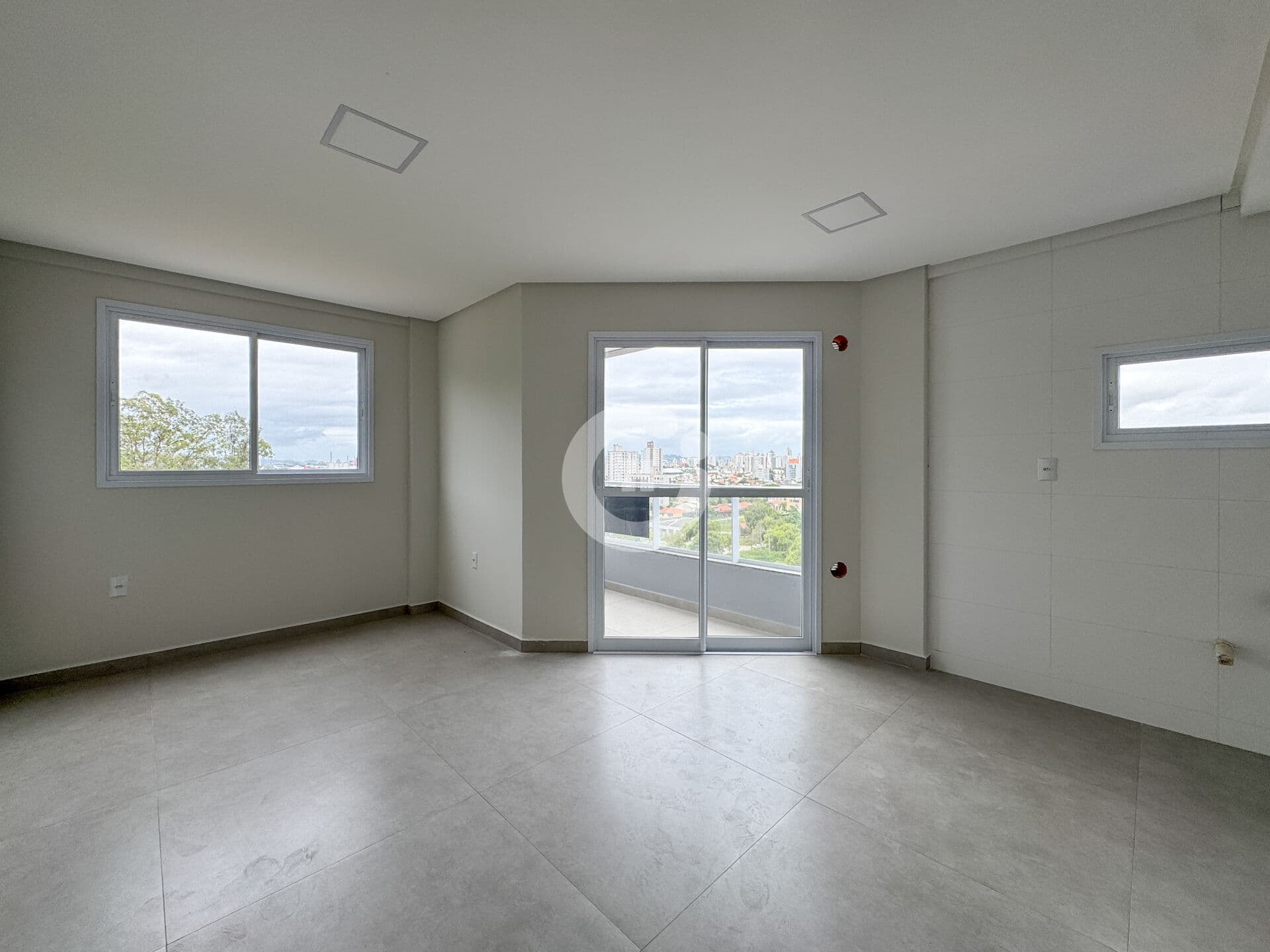 Apartamento com 2 quartos e 1 vaga ao lado da UNISUL - Dehon