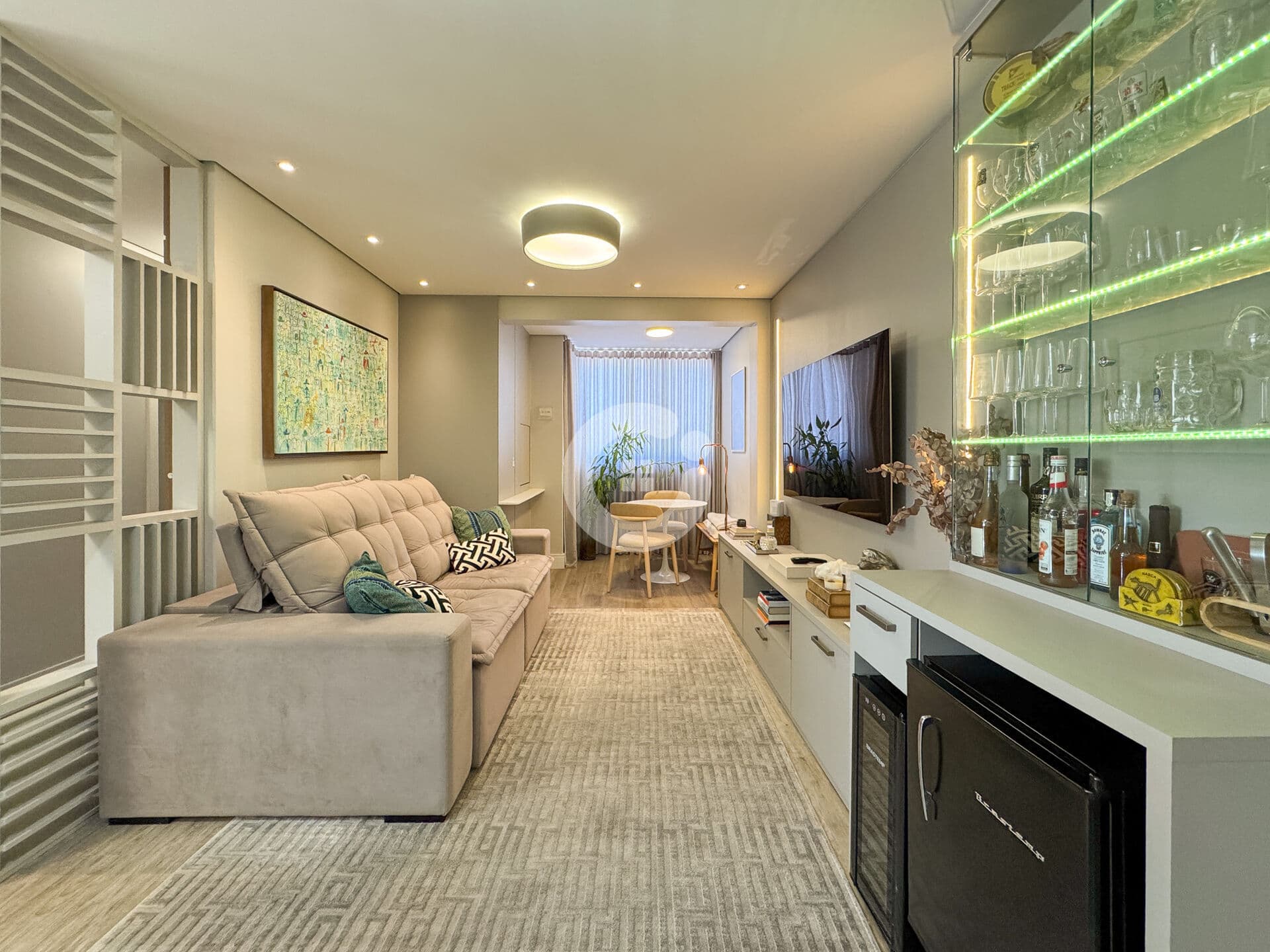 Apartamento de 2 quartos com 1 vaga próximo à UNISUL
