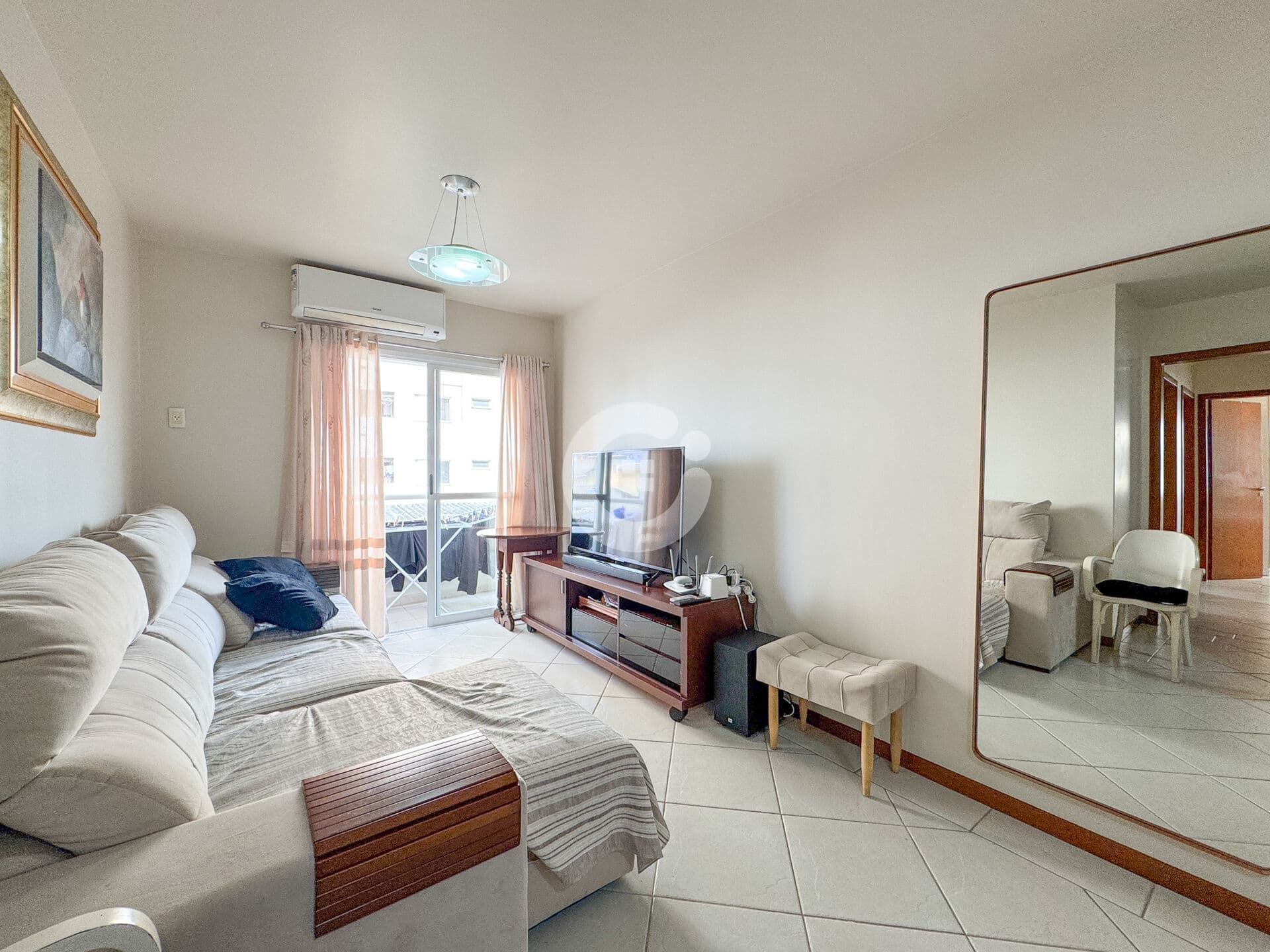 Apartamento de 3 quartos (1 suíte) e 2 vagas próximo à UFSC