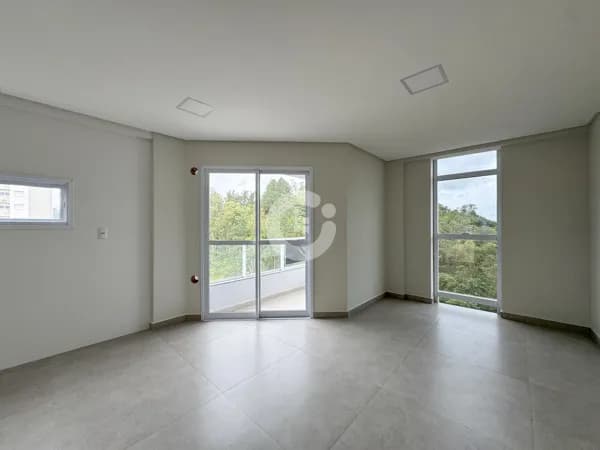 Apartamento com 2 quartos e 1 vaga ao lado da UNISUL - Dehon