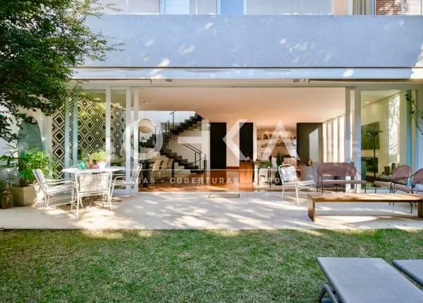Projeto Moderno abraçado pelo Verde