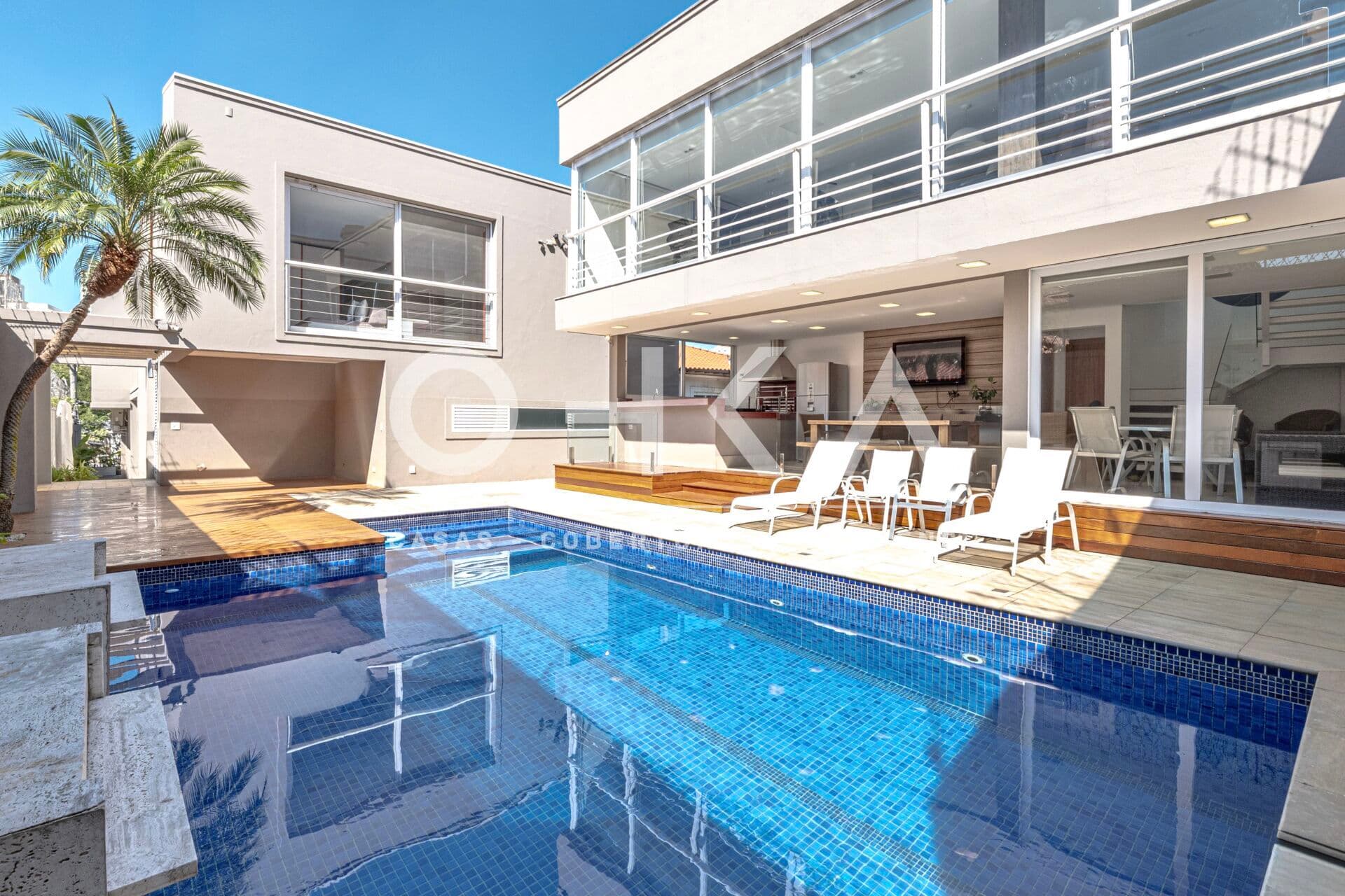Moderna e luxuosa