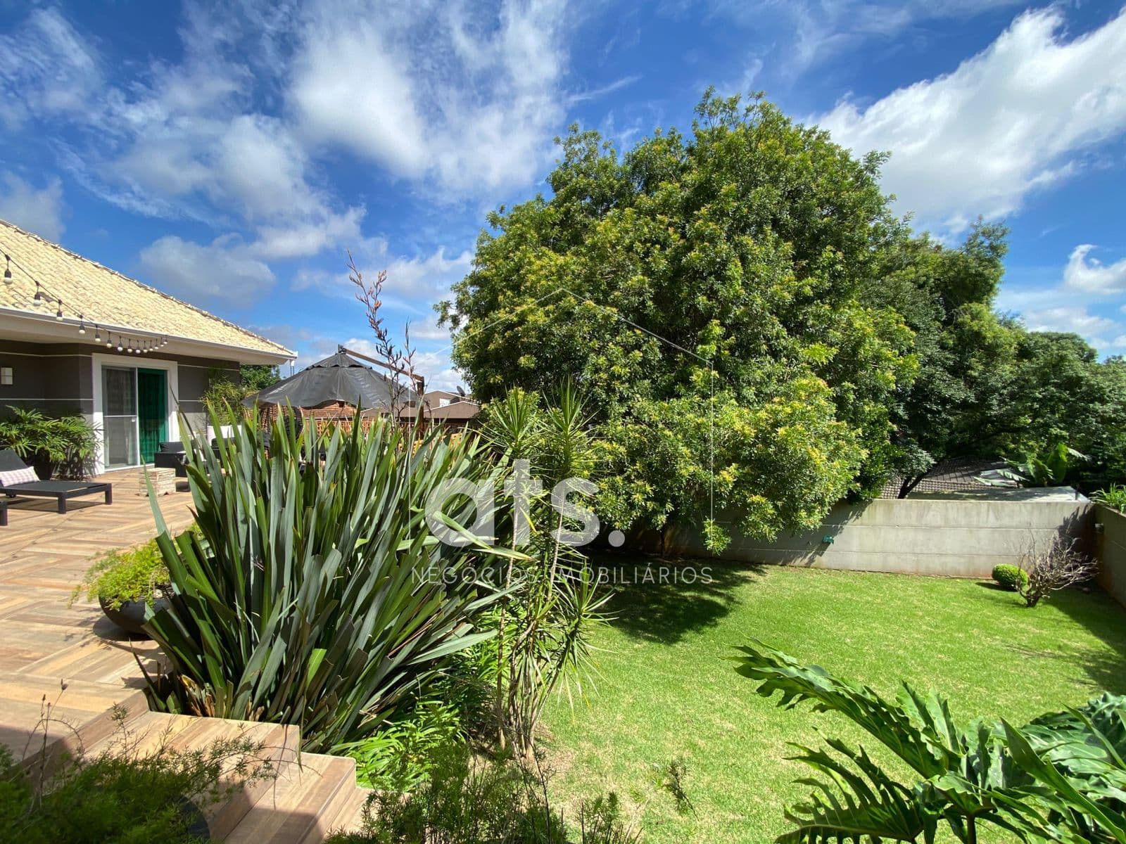 Casa térrea com jardim no Aristocrata