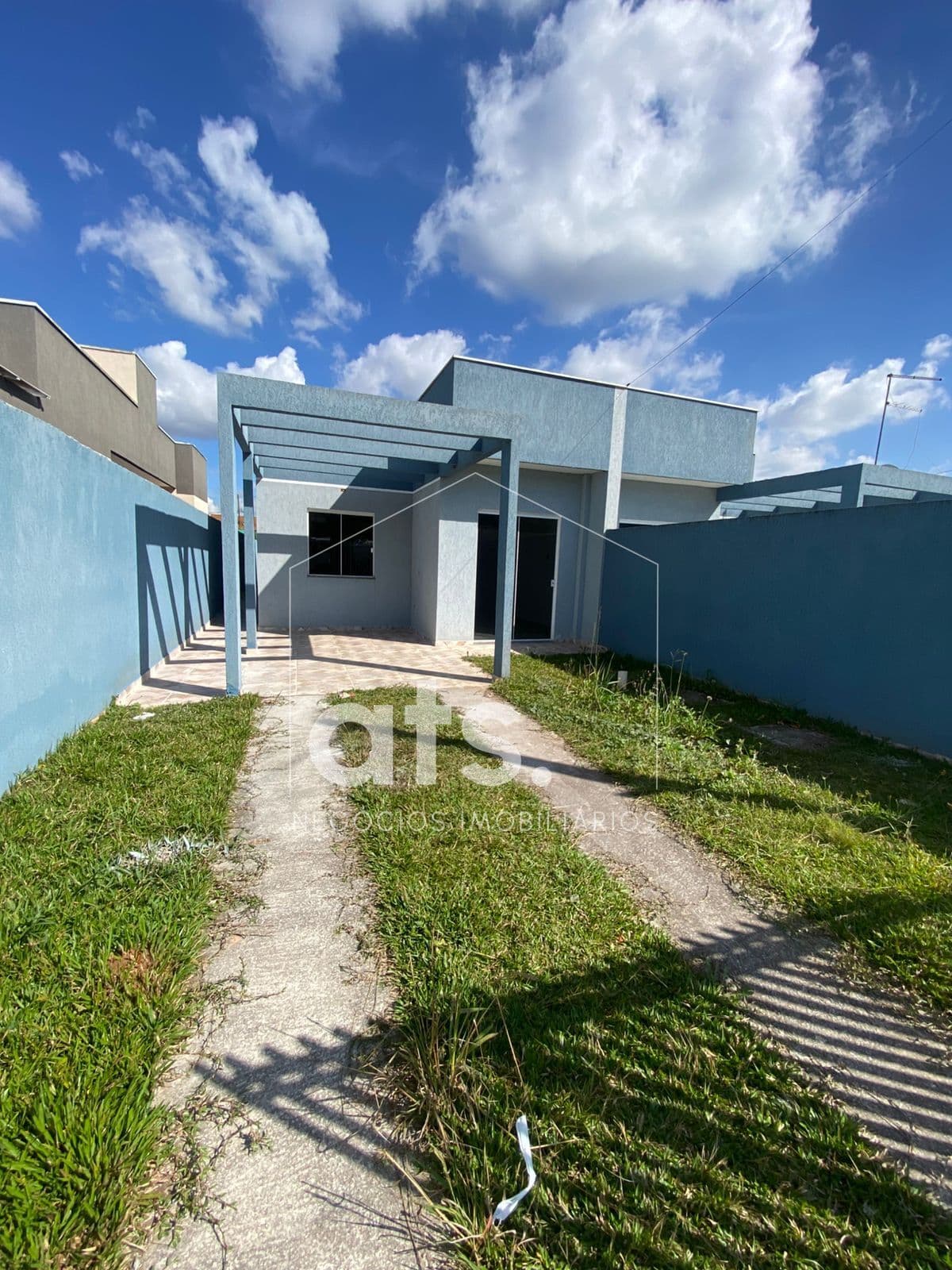 Casa térrea com 3 quartos no Jardim Fabíola