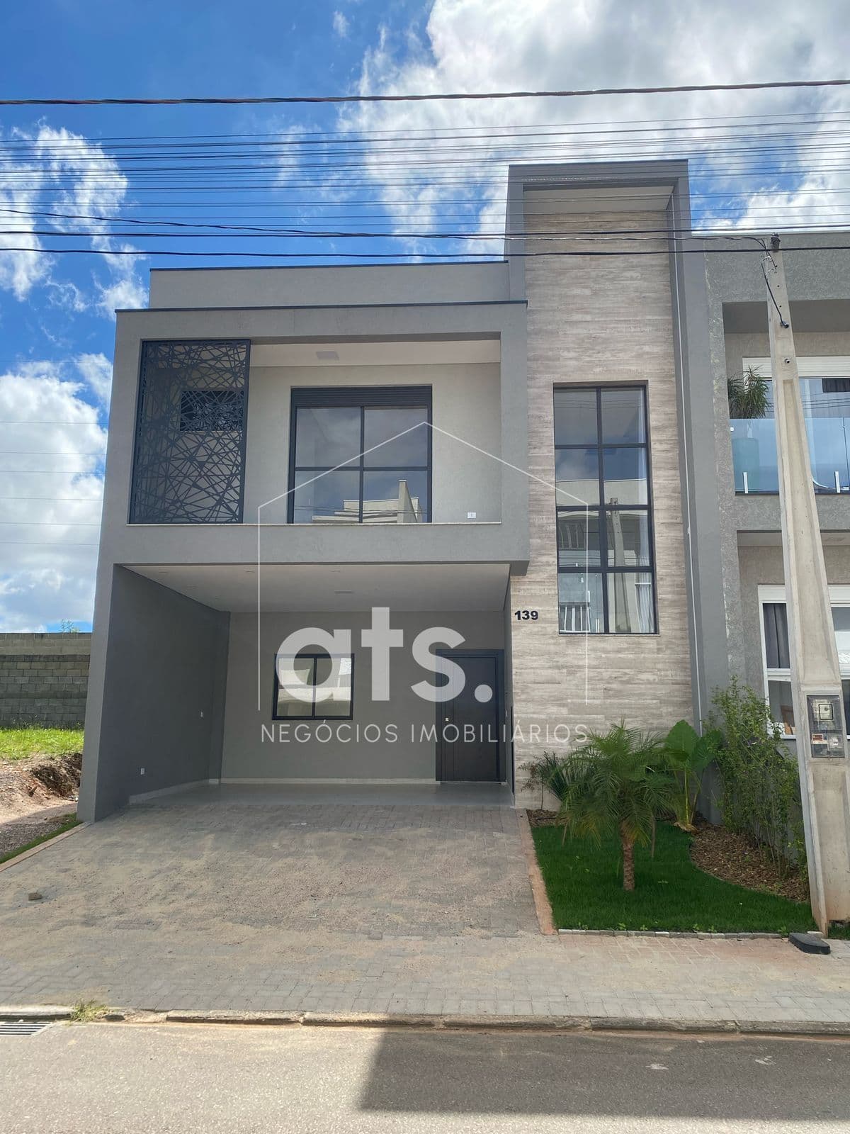 Casa nova em condomínio