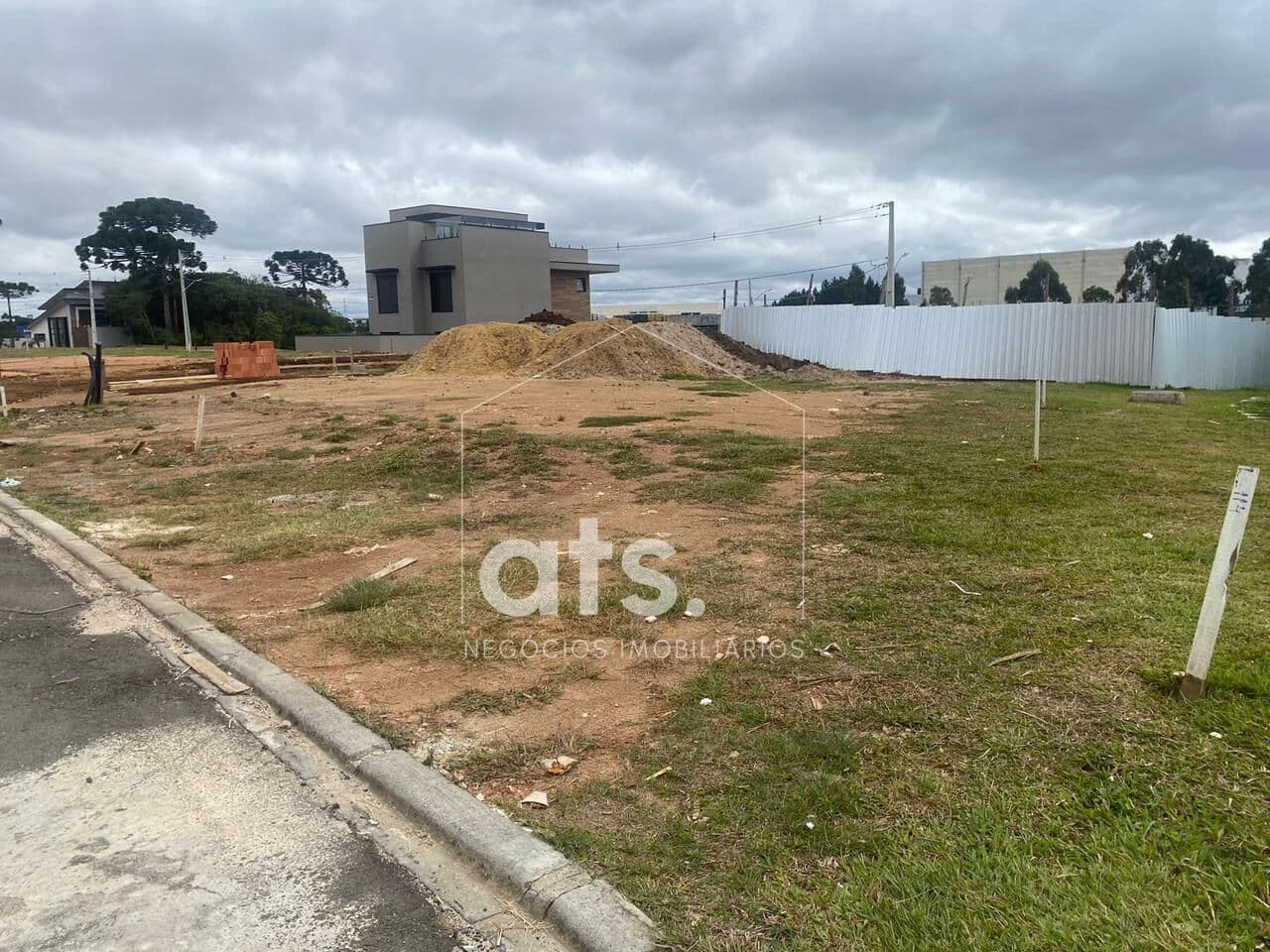 Lote/Terreno em São José dos Pinhais - Costeira