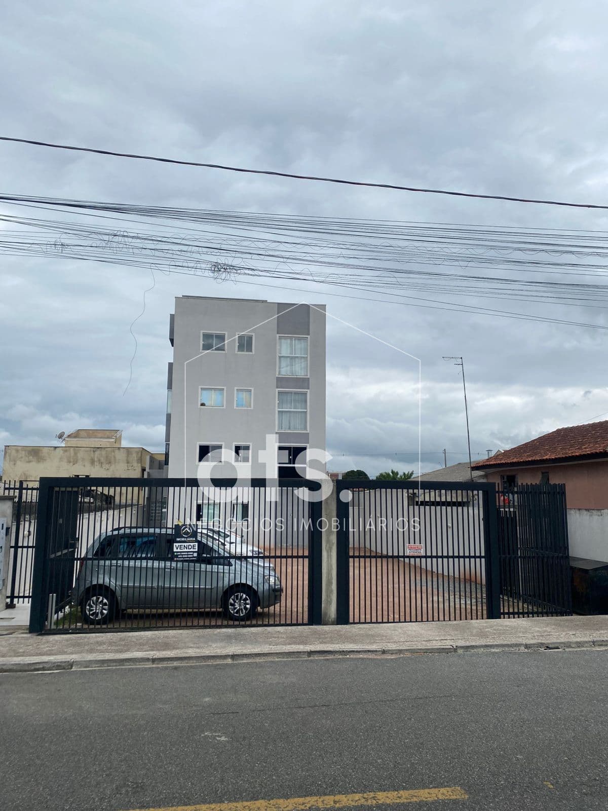 Apartamento com 2 quartos semi mobiliado