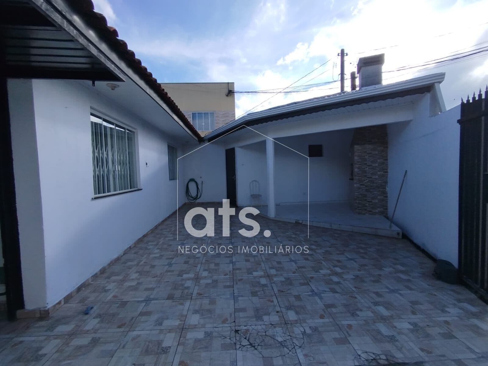 Casa com 3 quartos no Jardim Carmen