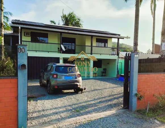 Belíssimo sobrado a venda no Bairro São Nicolau 2 - Penha/SC