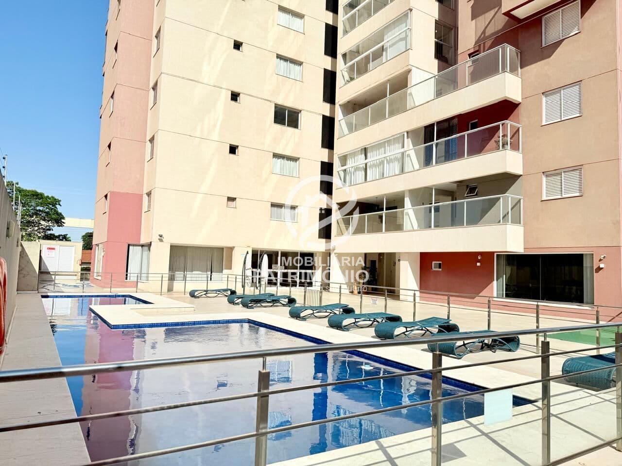 APARTAMENTO NO SOBRE AS ONDAS
