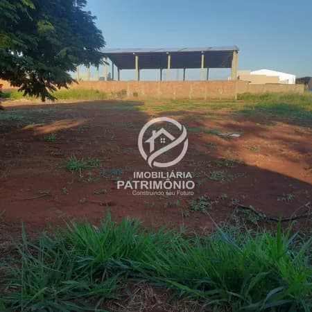 TERRENO NO PARQUE DOS JEQUITIBAS