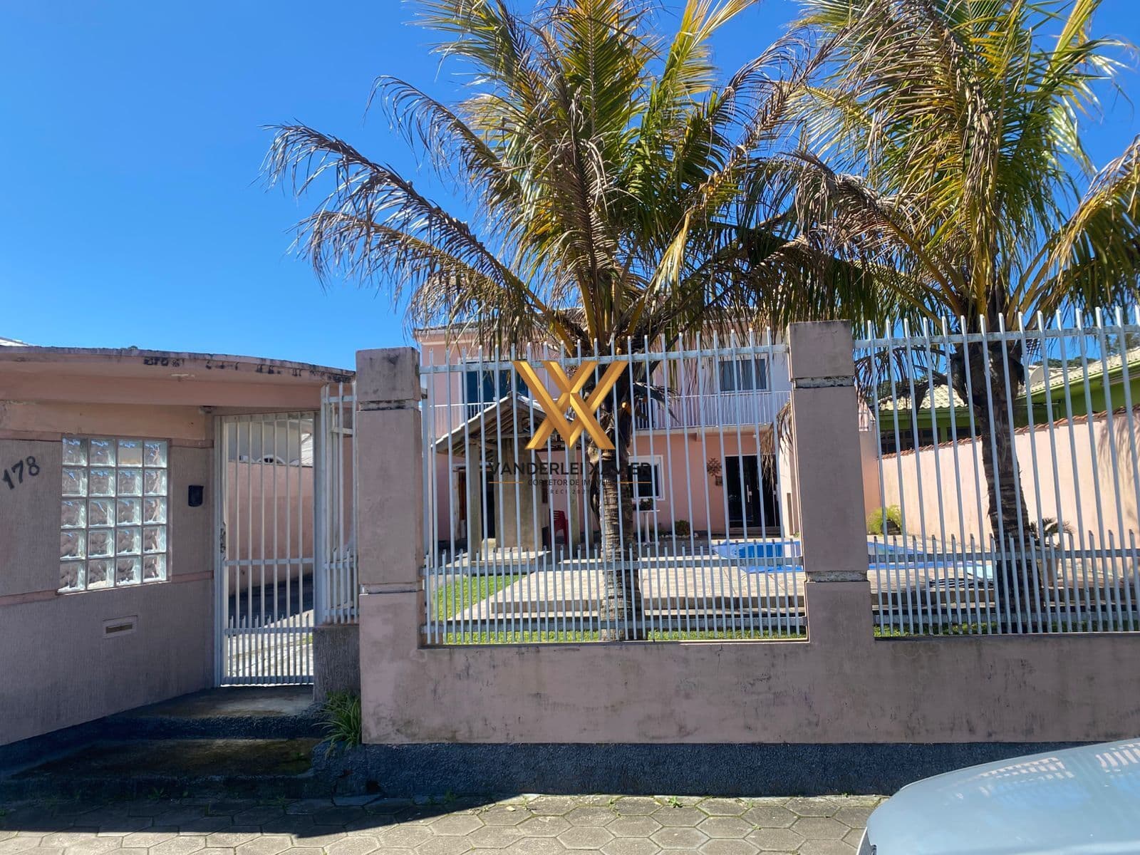 Casa com Piscina à Venda em Laguna-SC