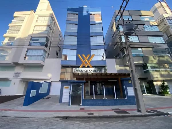Apartamento com Salão de Festas e Churrasqueira Próximo à Praça do Villa