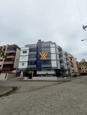 🟦 À VENDA – APARTAMENTO NA PRAÇA DO CAZECA 📍 Mar Grosso – Laguna/SC