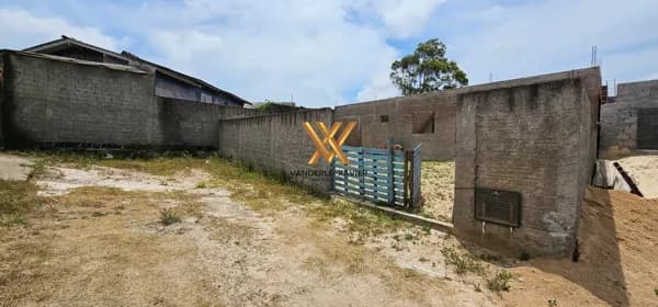 Oportunidade Imperdível! Terreno com Casa em Construção – Laguna/SC