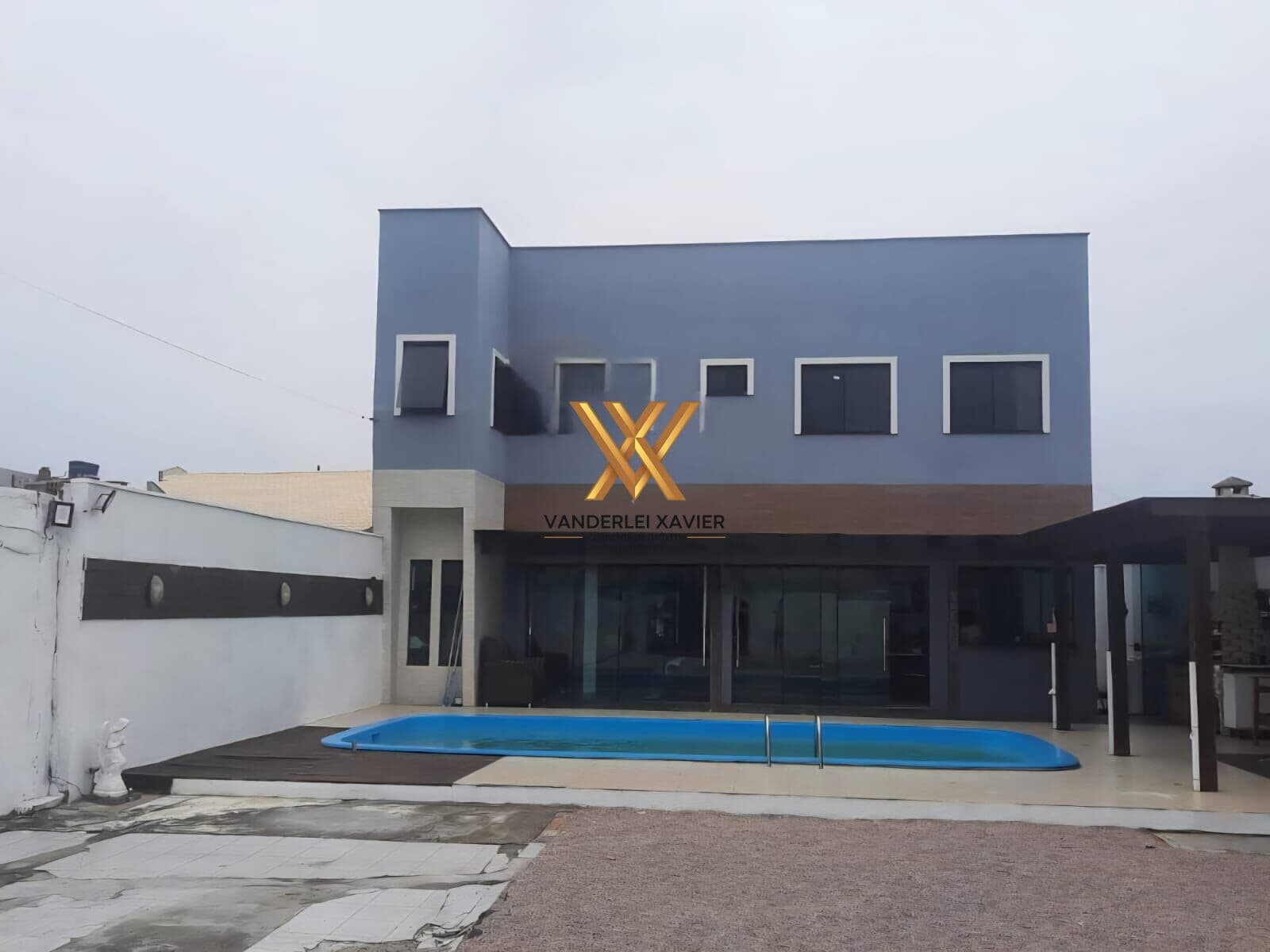 Casa de Dois Pisos com Piscina e Área Gourmet!