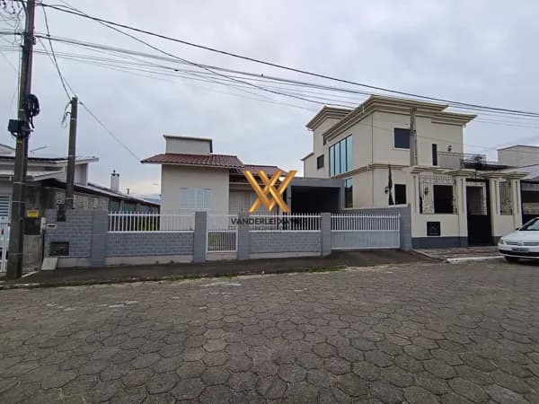 Casa à venda no bairro Novo Horizonte – Laguna/SC