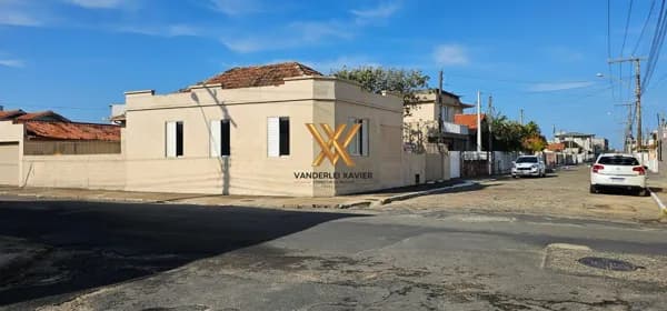 CASA DE ESQUINA ESCRITURADA