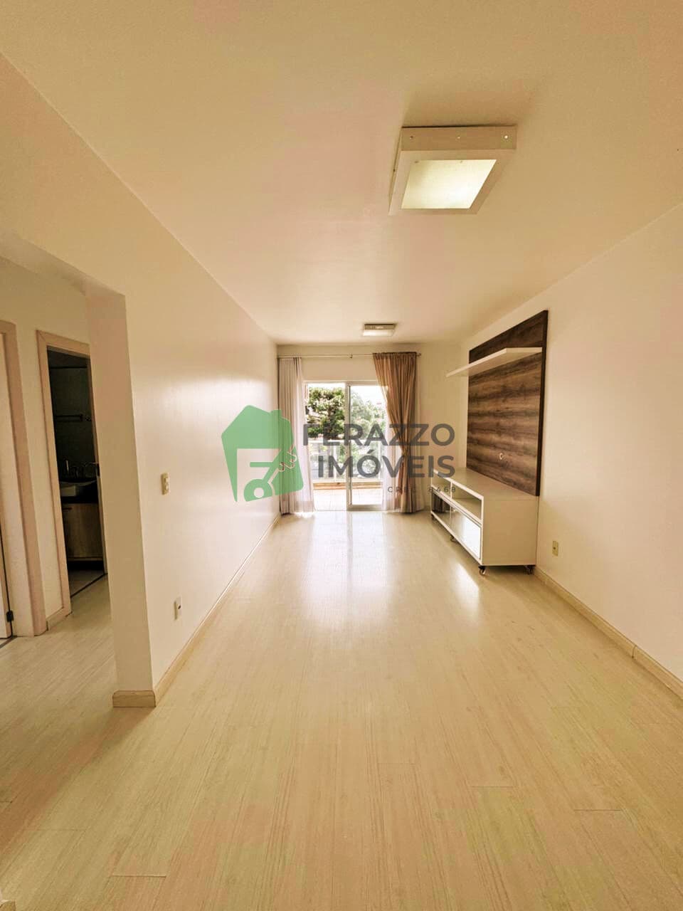 APARTAMENTO SEMI MOBILIADO NO CENTRO COM 3 DORMITÓRIOS A VENDA!
