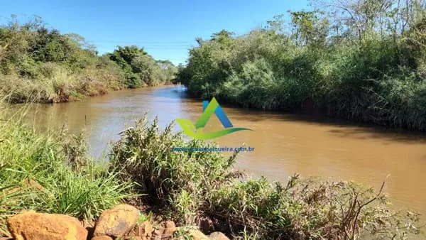 Chácara fundo para o rio em Guaravera