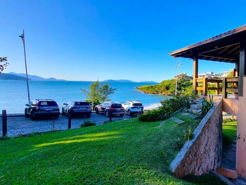 Casa com 7 dormitórios à venda, 195 m² por R$ 3.690.000 - Praia da Vigia - Garopaba/SC