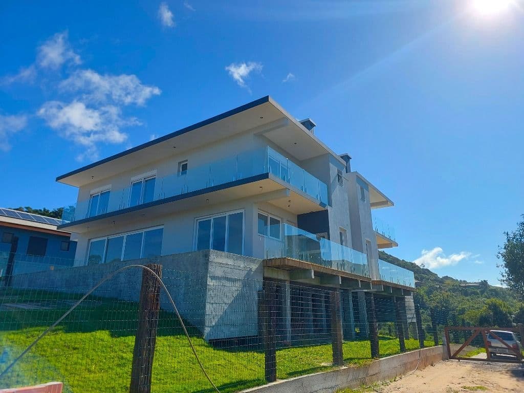 Casa com 3 dormitórios à venda, 239 m² por R$ 2.100.000,00 - Village - Garopaba/SC
