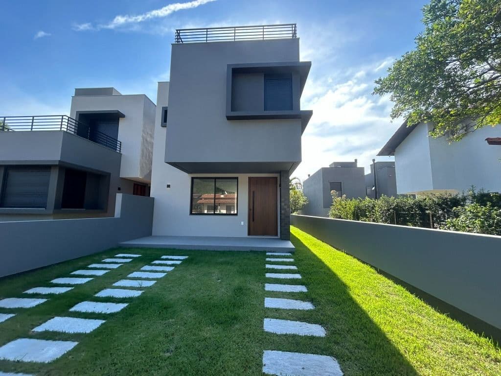 Casa com 3 dormitórios à venda, 151 m² por R$ 1.750.000,00 - Centro - Garopaba/SC