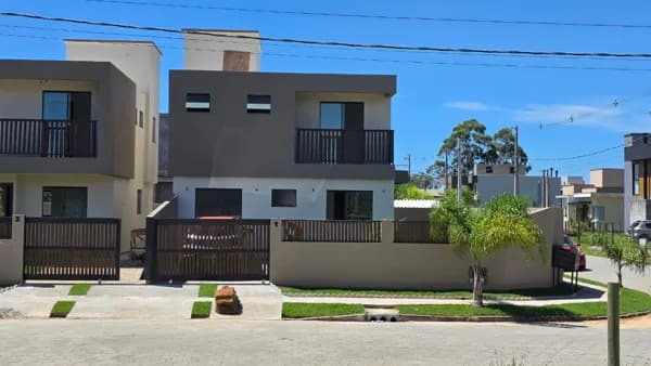 Viva Entre a Lagoa e o Mar: Seu Refúgio Moderno no Litoral Catarinense