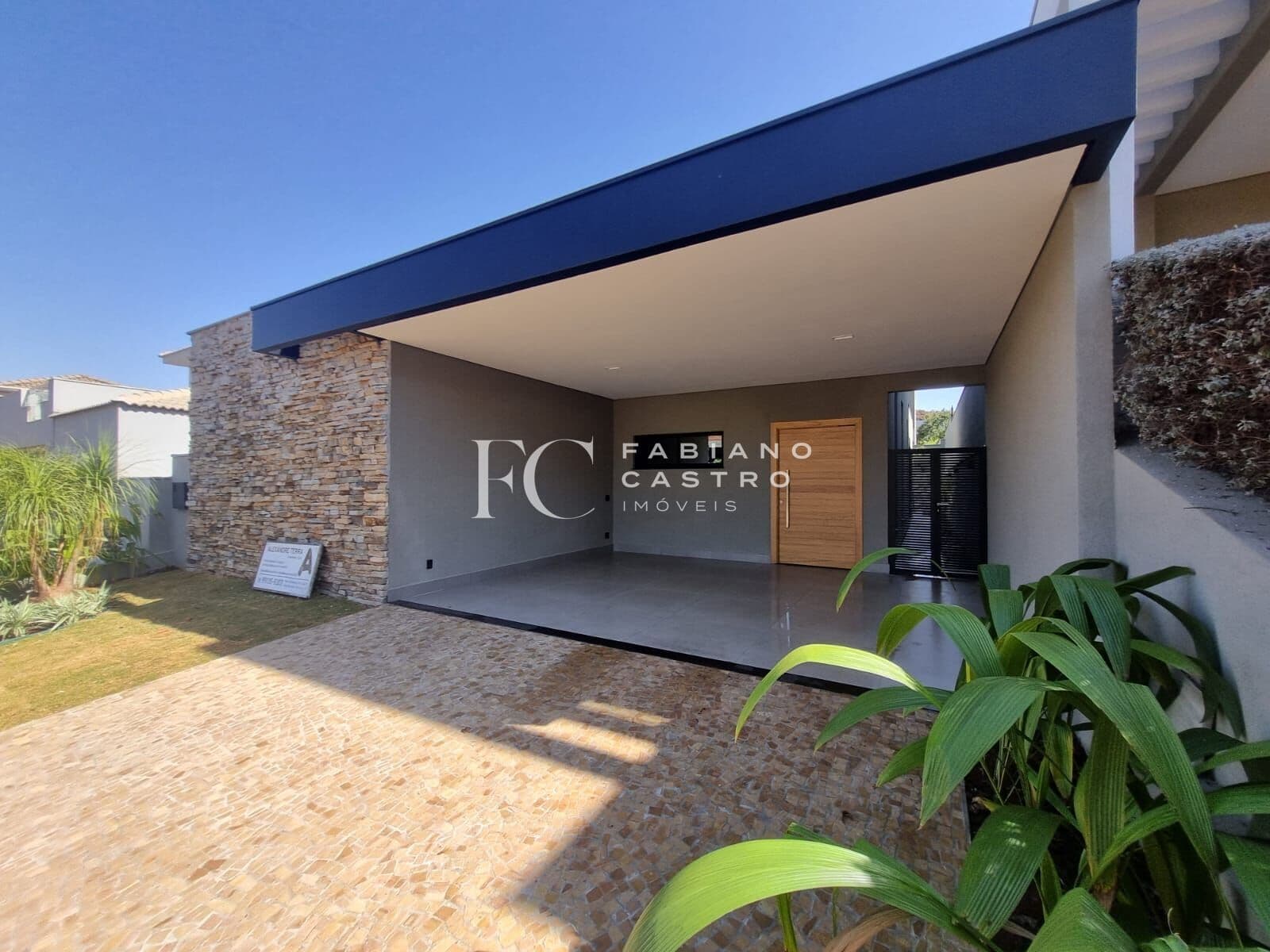 Linda CASA à VENDA no Condomínio Residencial Santa Luiza!!