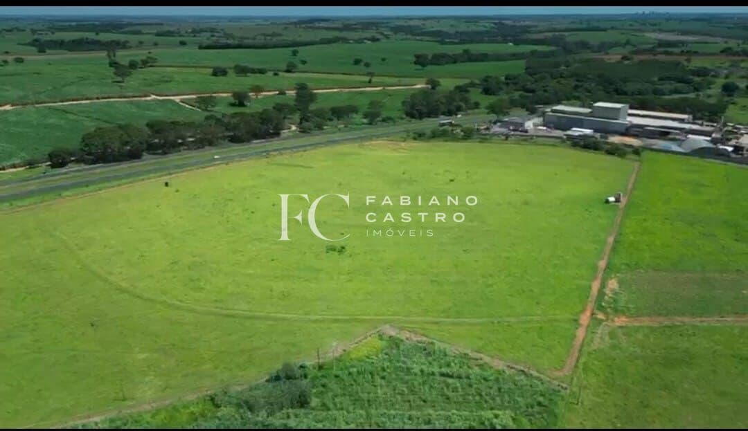 Terreno à VENDA Área com 40.000m² às margens da Rodovia Washington Luís em Cedral!