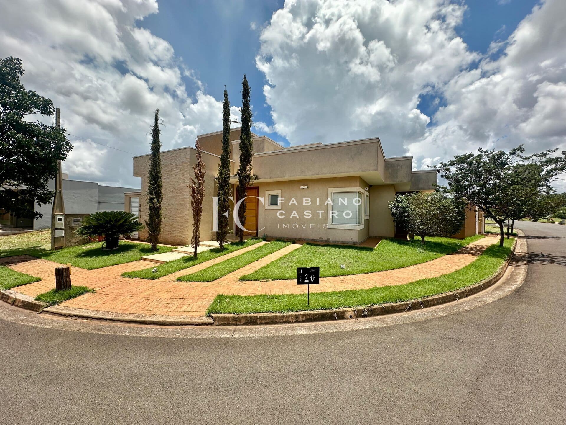 Casa de Condomínio em Ipiguá - Centro
