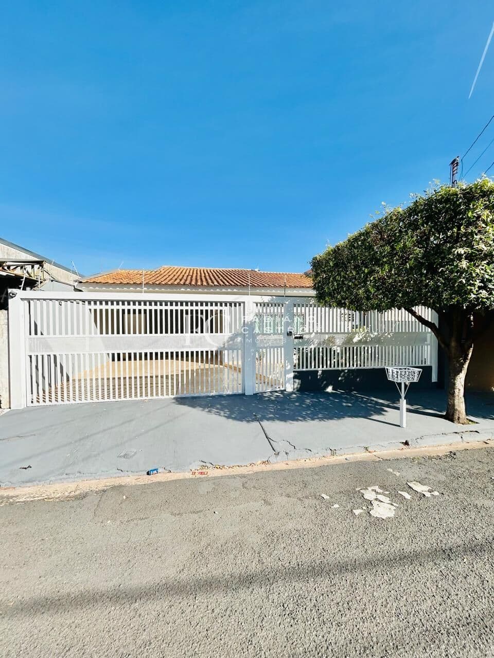 CASA LINDA à VENDA no bairro Vila Angélica!!