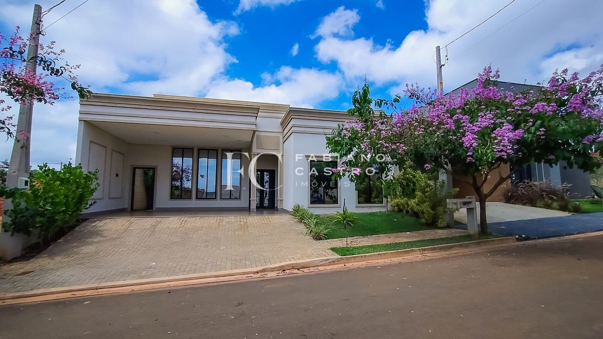 Linda Casa à VENDA no Condomínio MARIA JÚLIA!!!