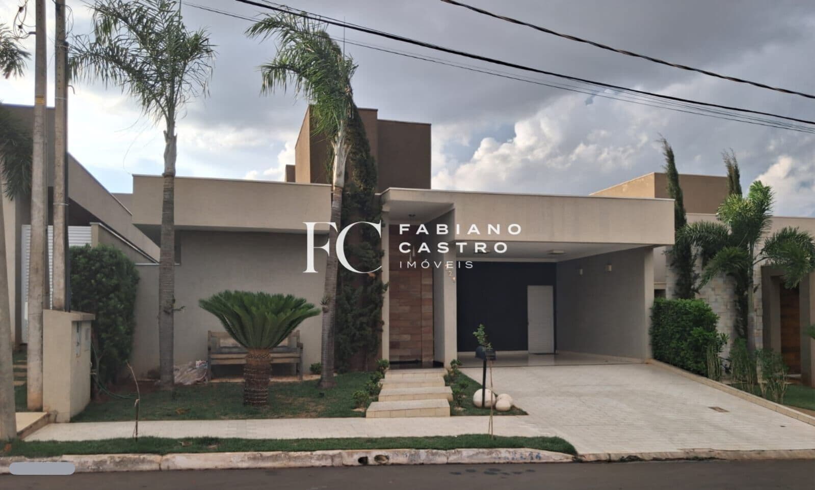 Belíssima casa à VENDA no condomínio Recanto do Lago!!