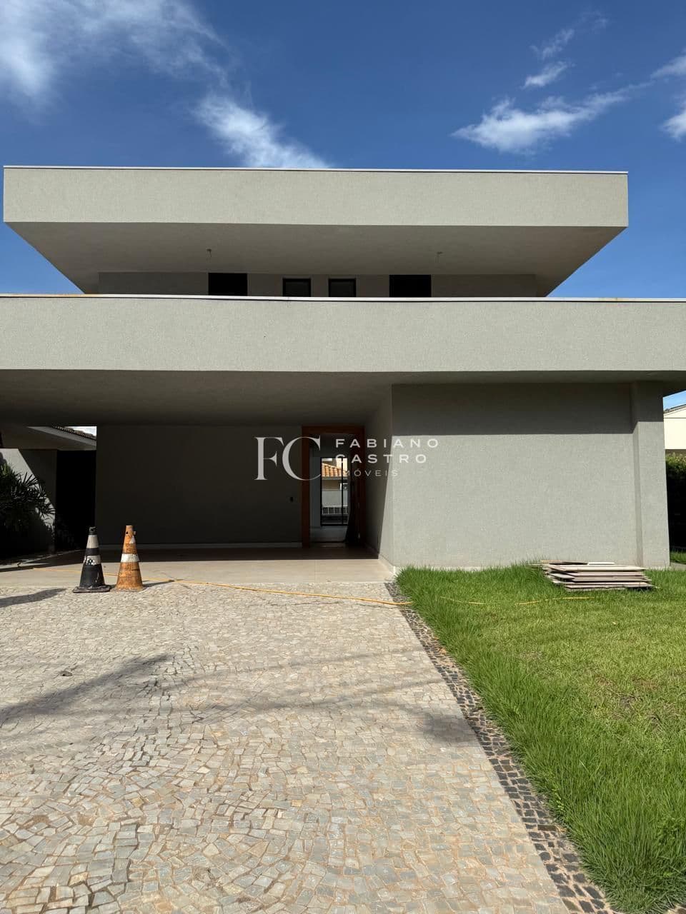 Linda CASA à VENDA no Condomínio Residencial Gaivota I!!