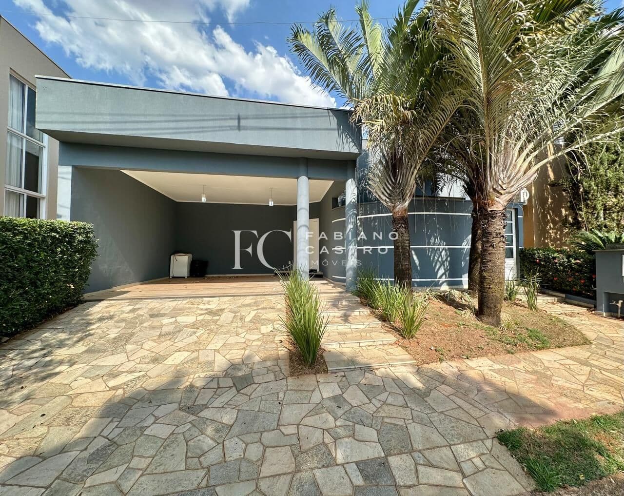 VENDE-SE CASA no condomínio Village Damha 2 MIRASSOL!!!
