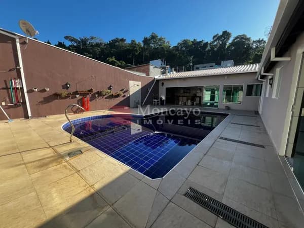 Casa à venda com 4 quartos no Jardim Califórnia.