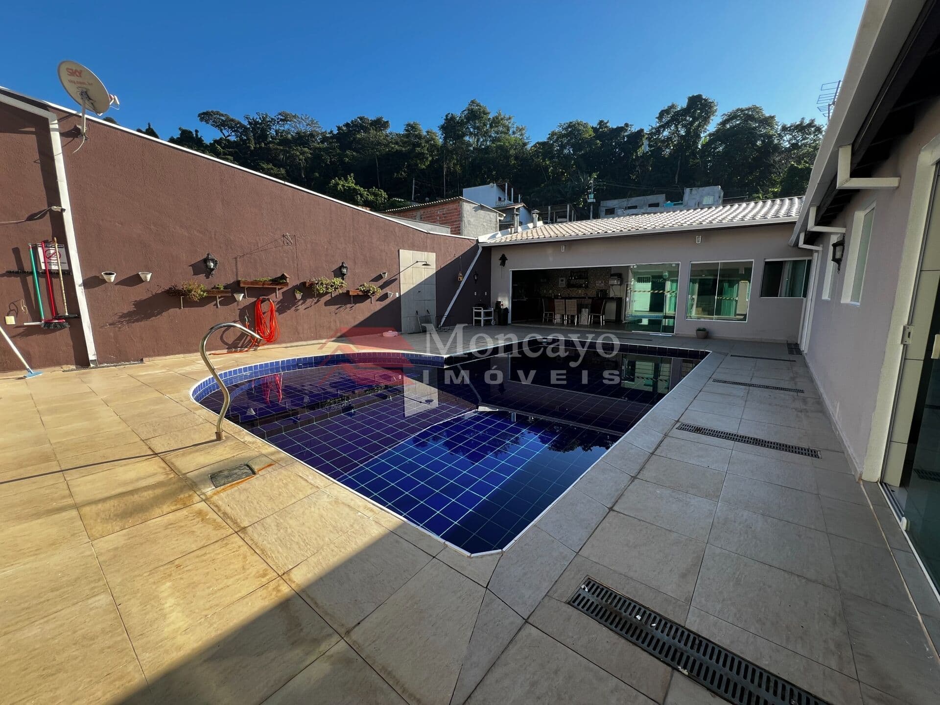Casa à venda com 4 quartos no Jardim Califórnia.